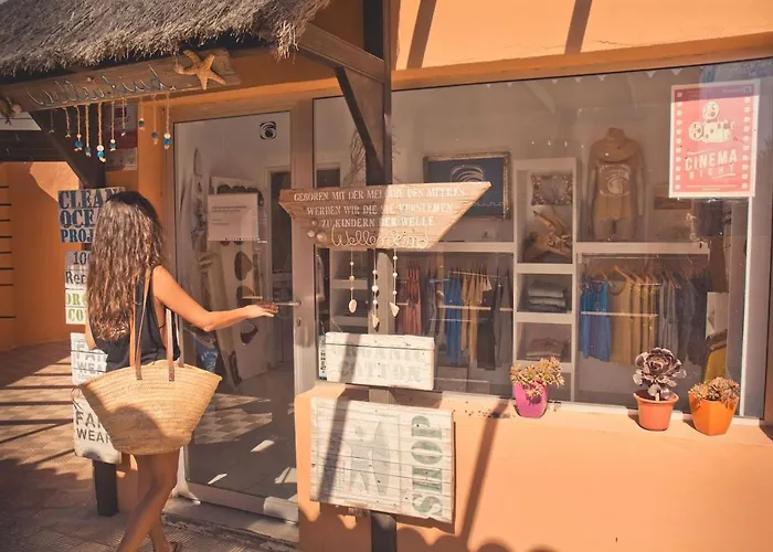 - Agua - Surf & Yoga 라 파레드